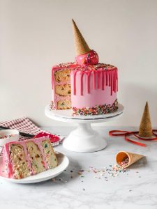 tort na urodzinowe przyjęcie
